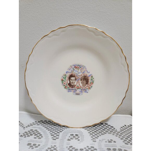 Vintage 1981 Lady Diana & Prince Charles Wedding Souvenir Plate – 7.25 inch - Picture 2 of 10